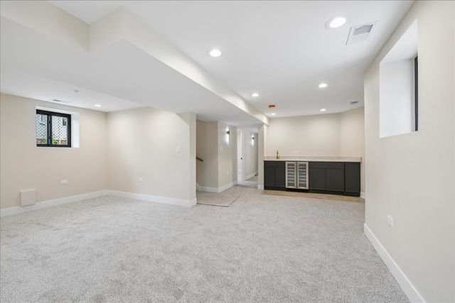 3841 N Kenneth Avenue, Chicago, IL 60641