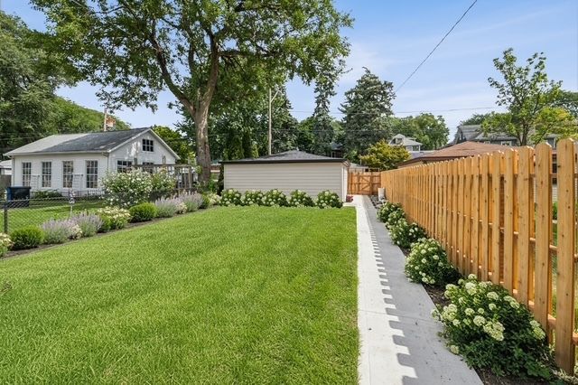 3841 N Kenneth Avenue, Chicago, IL 60641