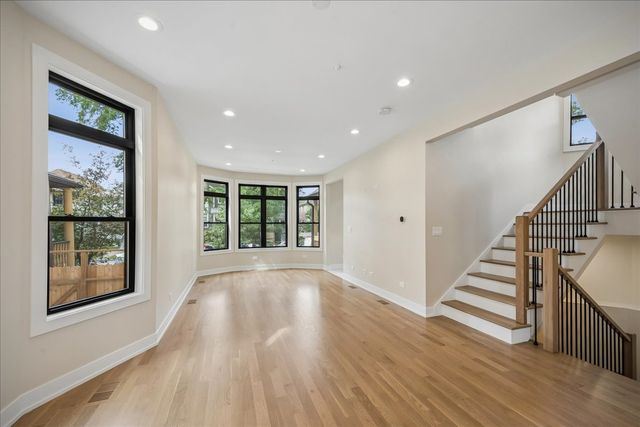 3841 N Kenneth Avenue, Chicago, IL 60641