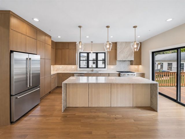 3841 N Kenneth Avenue, Chicago, IL 60641
