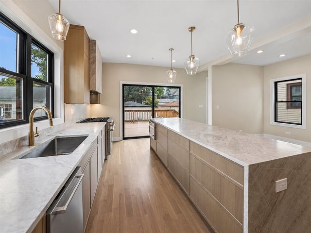 3841 N Kenneth Avenue, Chicago, IL 60641
