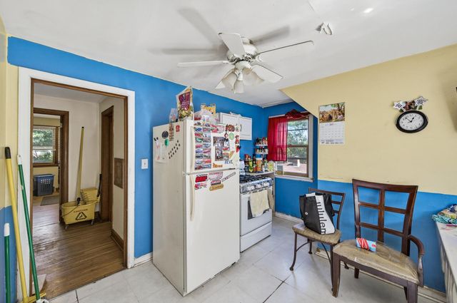 1562 Ivy Avenue E, Saint Paul, MN 55106