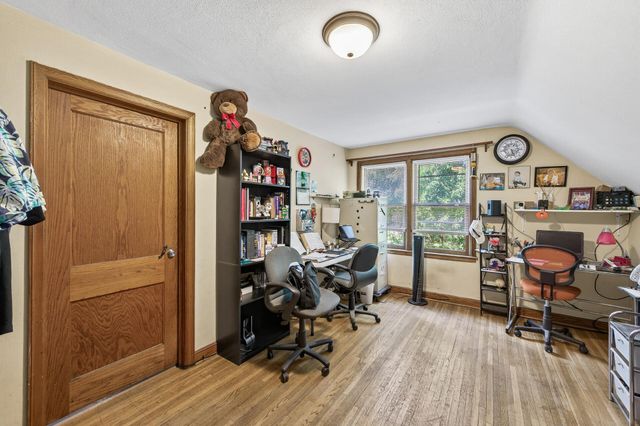 1562 Ivy Avenue E, Saint Paul, MN 55106