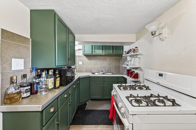 1562 Ivy Avenue E, Saint Paul, MN 55106