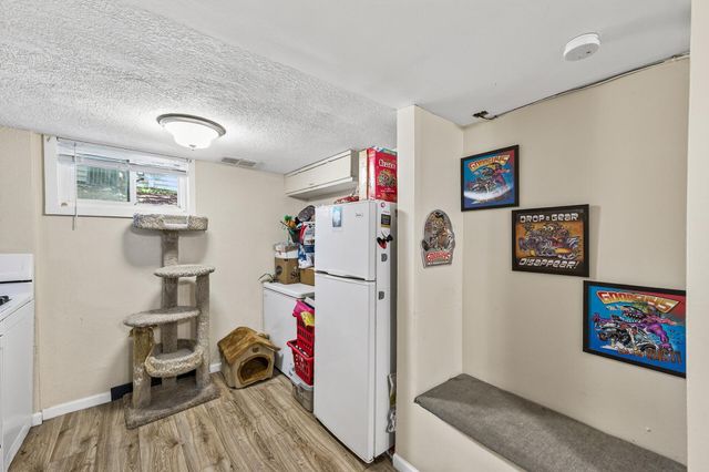 1562 Ivy Avenue E, Saint Paul, MN 55106