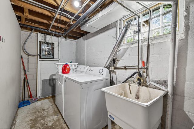 1562 Ivy Avenue E, Saint Paul, MN 55106
