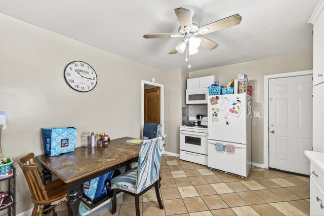 1562 Ivy Avenue E, Saint Paul, MN 55106