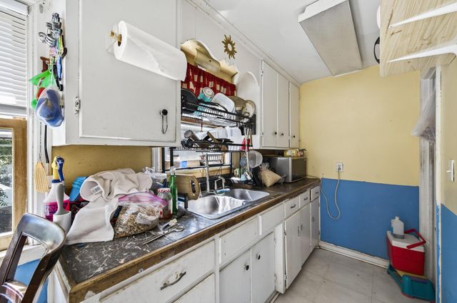 1562 Ivy Avenue E, Saint Paul, MN 55106