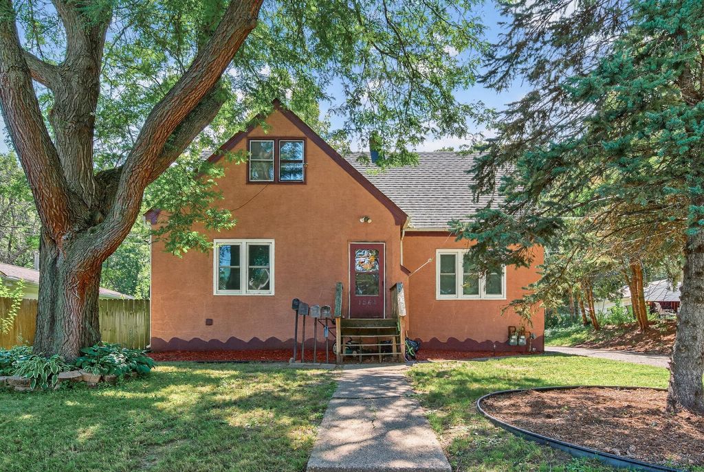 1562 Ivy Avenue E, Saint Paul, MN 55106