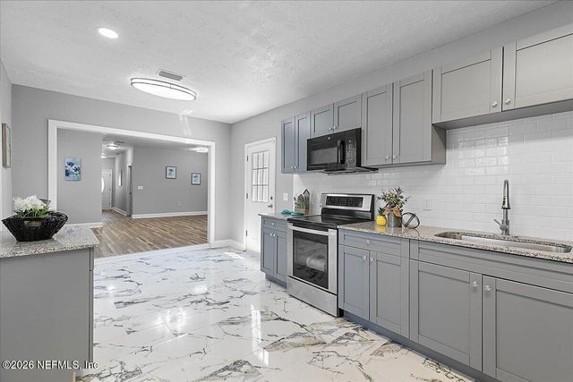 8418 BERRY Avenue, Jacksonville, FL 32211