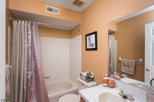 4 Dewitt Ln, Hillsborough Twp., NJ 08844