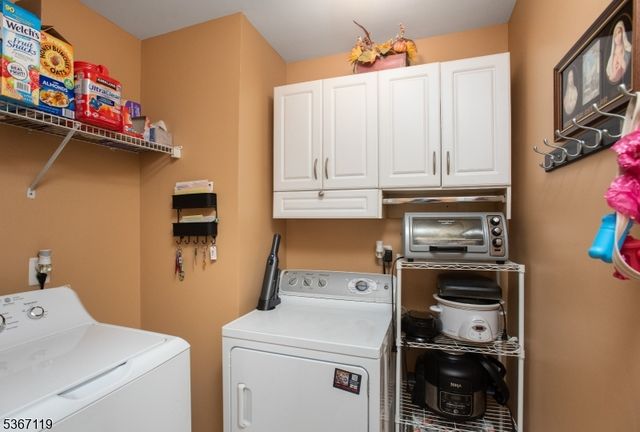 4 Dewitt Ln, Hillsborough Twp., NJ 08844