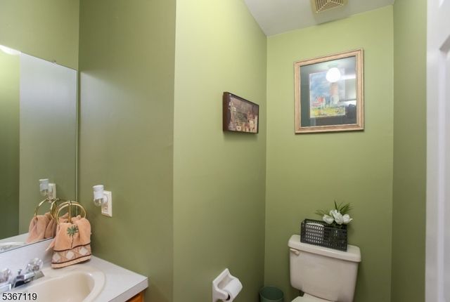 4 Dewitt Ln, Hillsborough Twp., NJ 08844