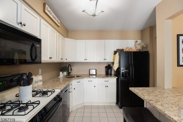 4 Dewitt Ln, Hillsborough Twp., NJ 08844