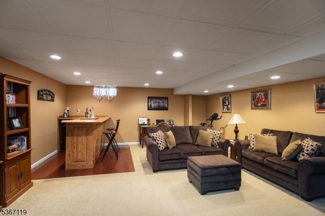 4 Dewitt Ln, Hillsborough Twp., NJ 08844