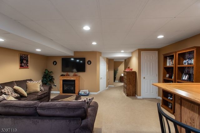 4 Dewitt Ln, Hillsborough Twp., NJ 08844
