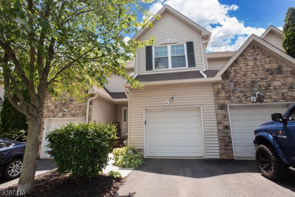 4 Dewitt Ln, Hillsborough Twp., NJ 08844