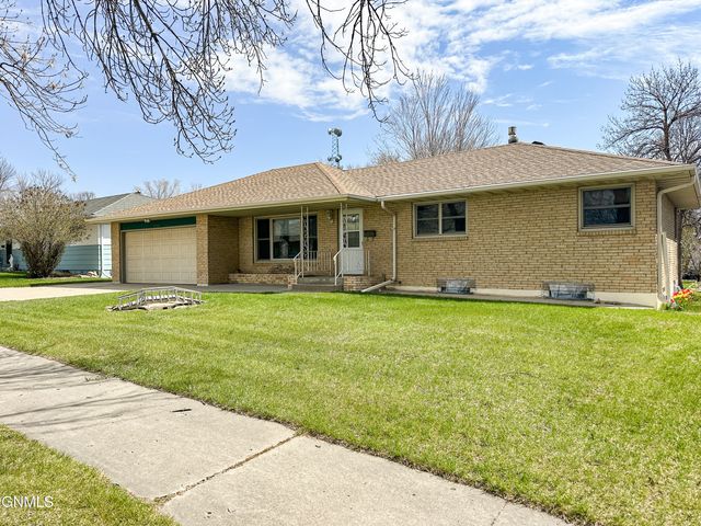 1719 13th Street, Bismarck, ND 58501 property photo