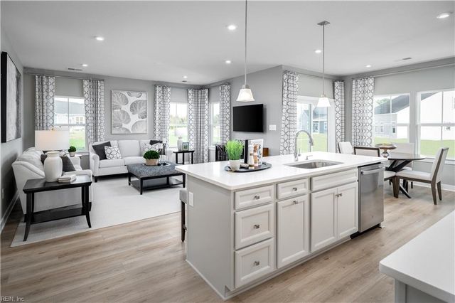 2142 Mainsail DR, Carrollton, VA 23314