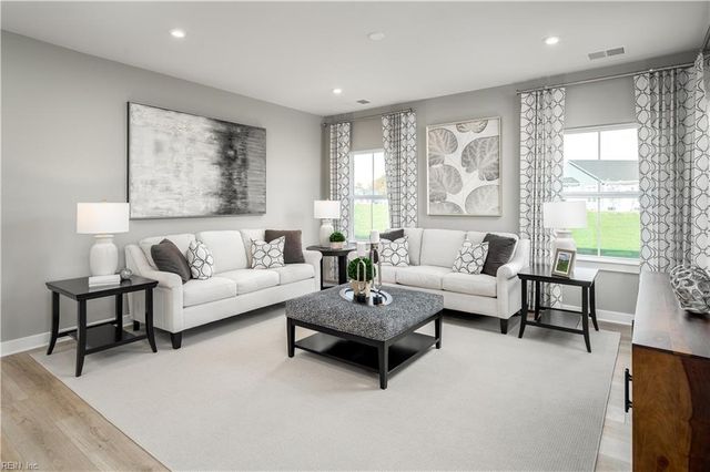 2142 Mainsail DR, Carrollton, VA 23314