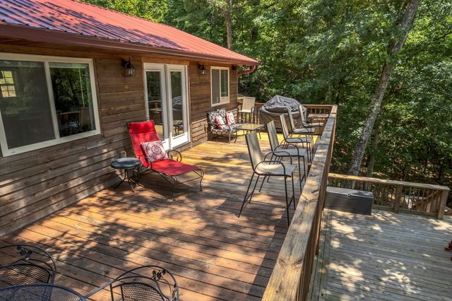 81 Davis N Lake Access Rd, Camden, TN 38320