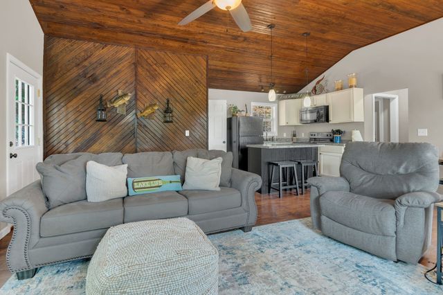 81 Davis N Lake Access Rd, Camden, TN 38320