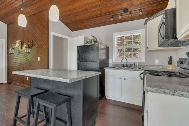 81 Davis N Lake Access Rd, Camden, TN 38320