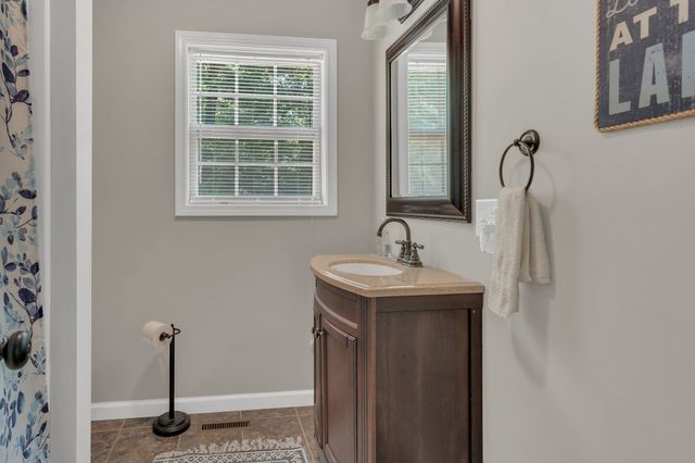 81 Davis N Lake Access Rd, Camden, TN 38320