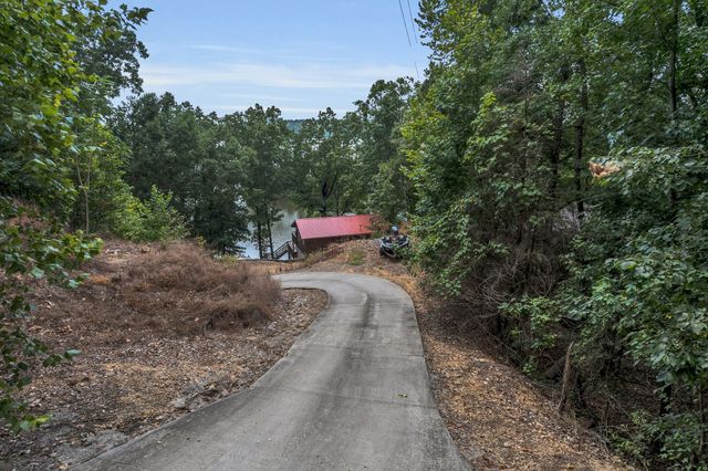 81 Davis N Lake Access Rd, Camden, TN 38320