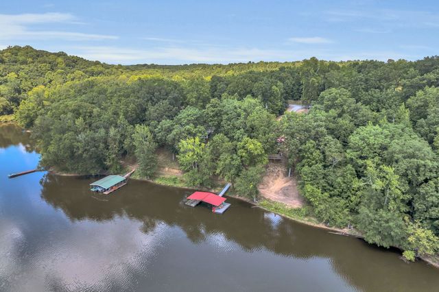 81 Davis N Lake Access Rd, Camden, TN 38320