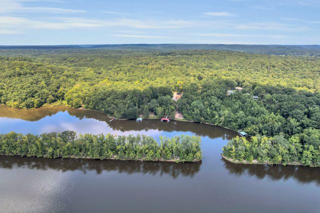 81 Davis N Lake Access Rd, Camden, TN 38320