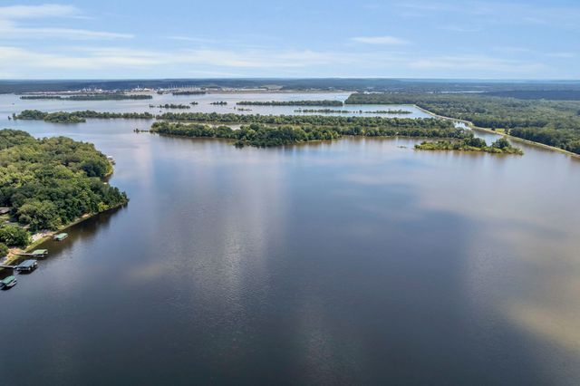 81 Davis N Lake Access Rd, Camden, TN 38320