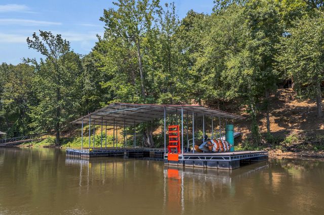 81 Davis N Lake Access Rd, Camden, TN 38320