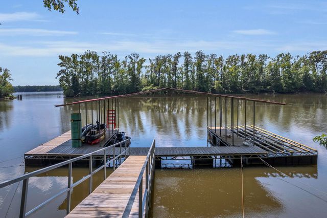 81 Davis N Lake Access Rd, Camden, TN 38320