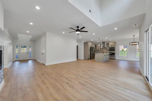 273 Hammock Pointe DR, Moneta, VA 24121