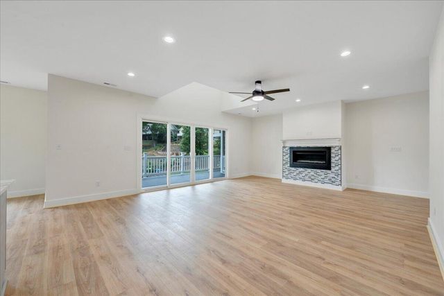 273 Hammock Pointe DR, Moneta, VA 24121