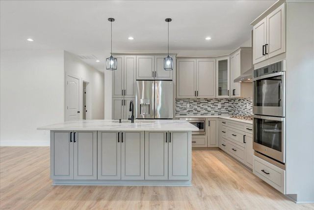 273 Hammock Pointe DR, Moneta, VA 24121