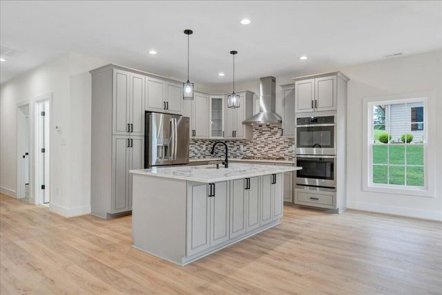 273 Hammock Pointe DR, Moneta, VA 24121