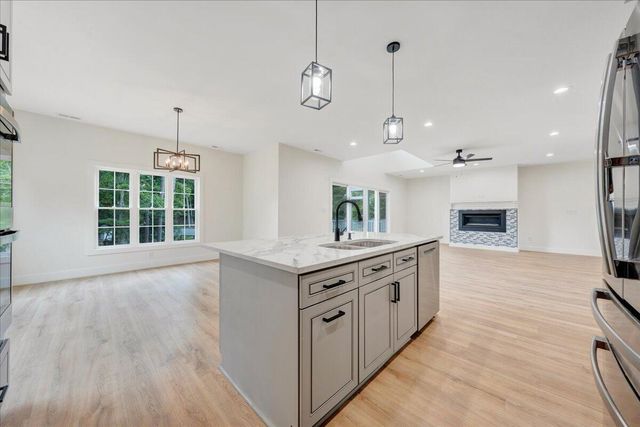 273 Hammock Pointe DR, Moneta, VA 24121