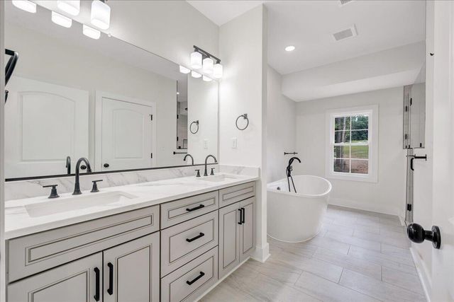 273 Hammock Pointe DR, Moneta, VA 24121