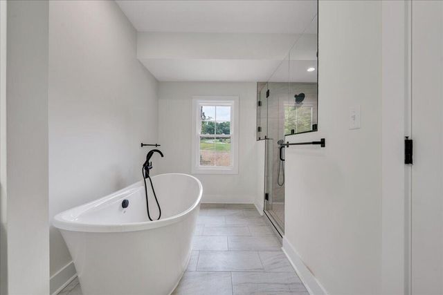 273 Hammock Pointe DR, Moneta, VA 24121