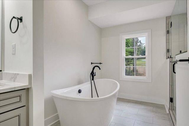 273 Hammock Pointe DR, Moneta, VA 24121