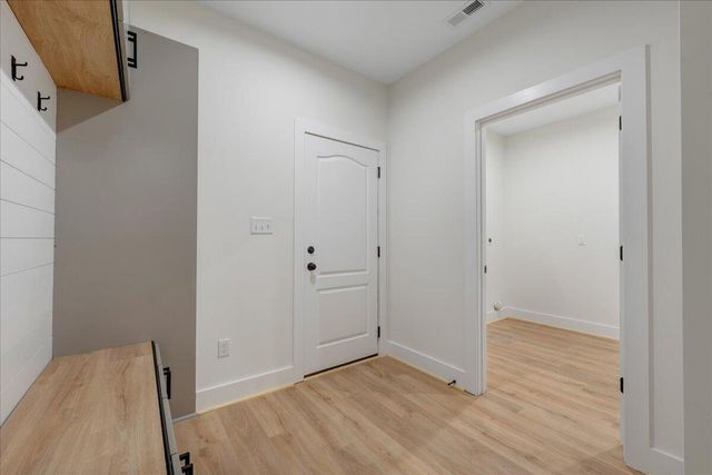 273 Hammock Pointe DR, Moneta, VA 24121