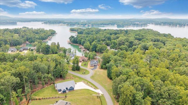 273 Hammock Pointe DR, Moneta, VA 24121