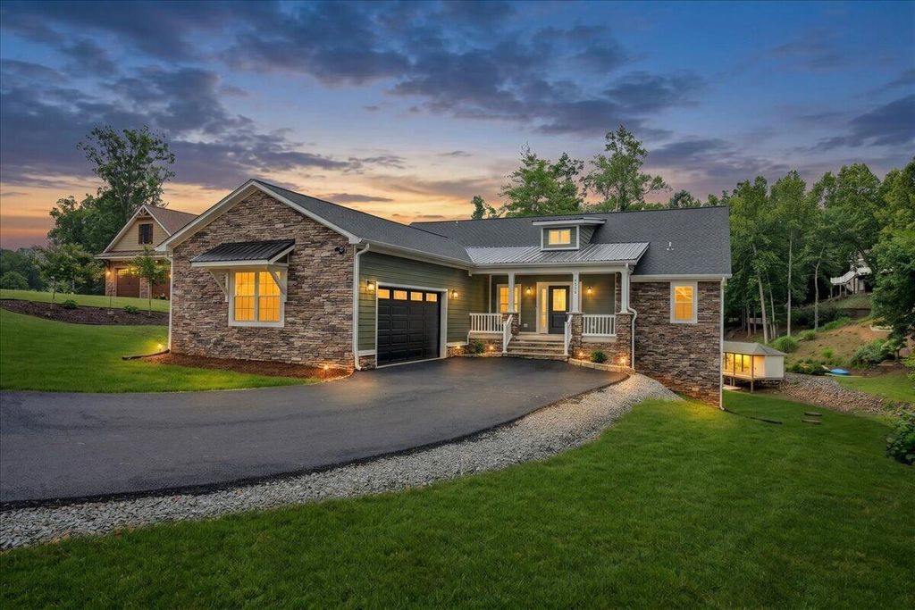 273 Hammock Pointe DR, Moneta, VA 24121