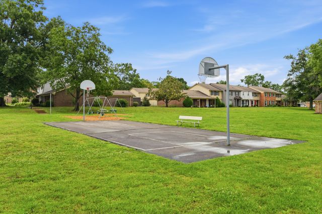 8207 Sawyer Brown Rd Apt J4, Nashville, TN 37221