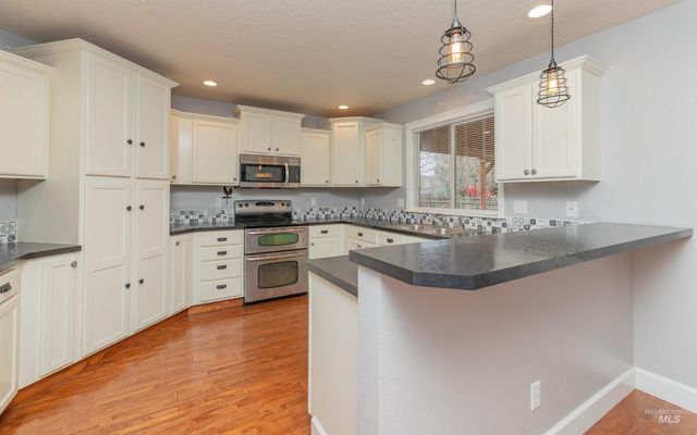 1964 W Odessa Ave, Nampa, ID 83686