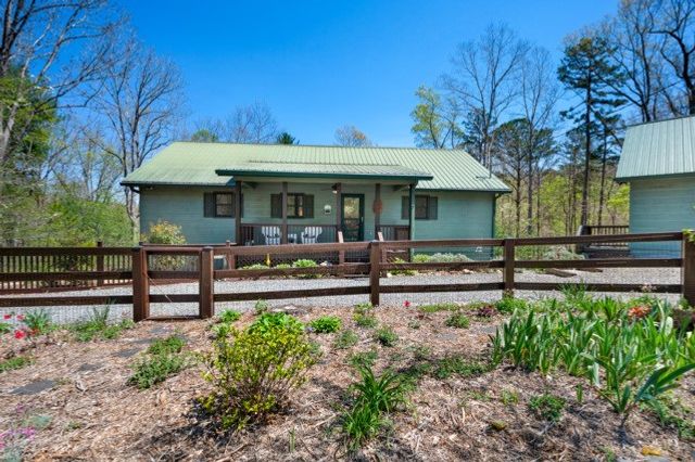 86 Armor Way N, Ellijay, GA 30540
