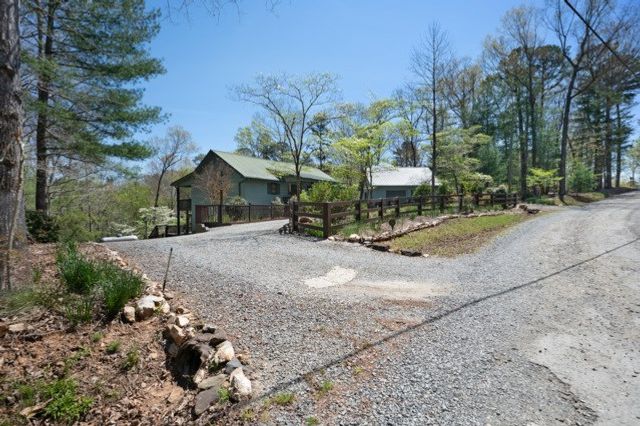 86 Armor Way N, Ellijay, GA 30540