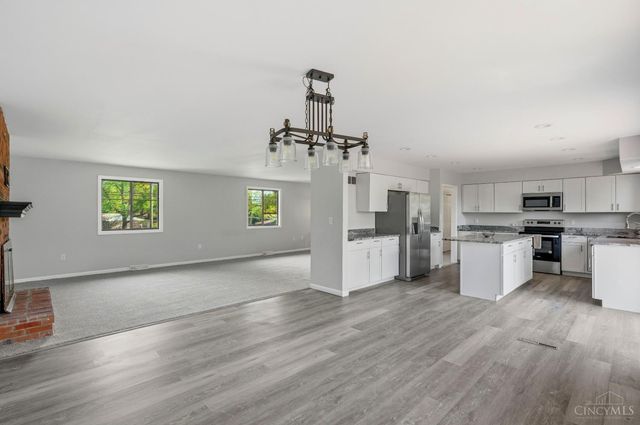 3647 E Galbraith Road, Amberley, OH 45236